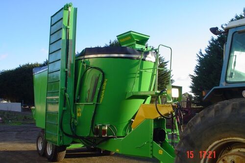 Lockwood AG’s Australian-made feedout and mixer wagons are